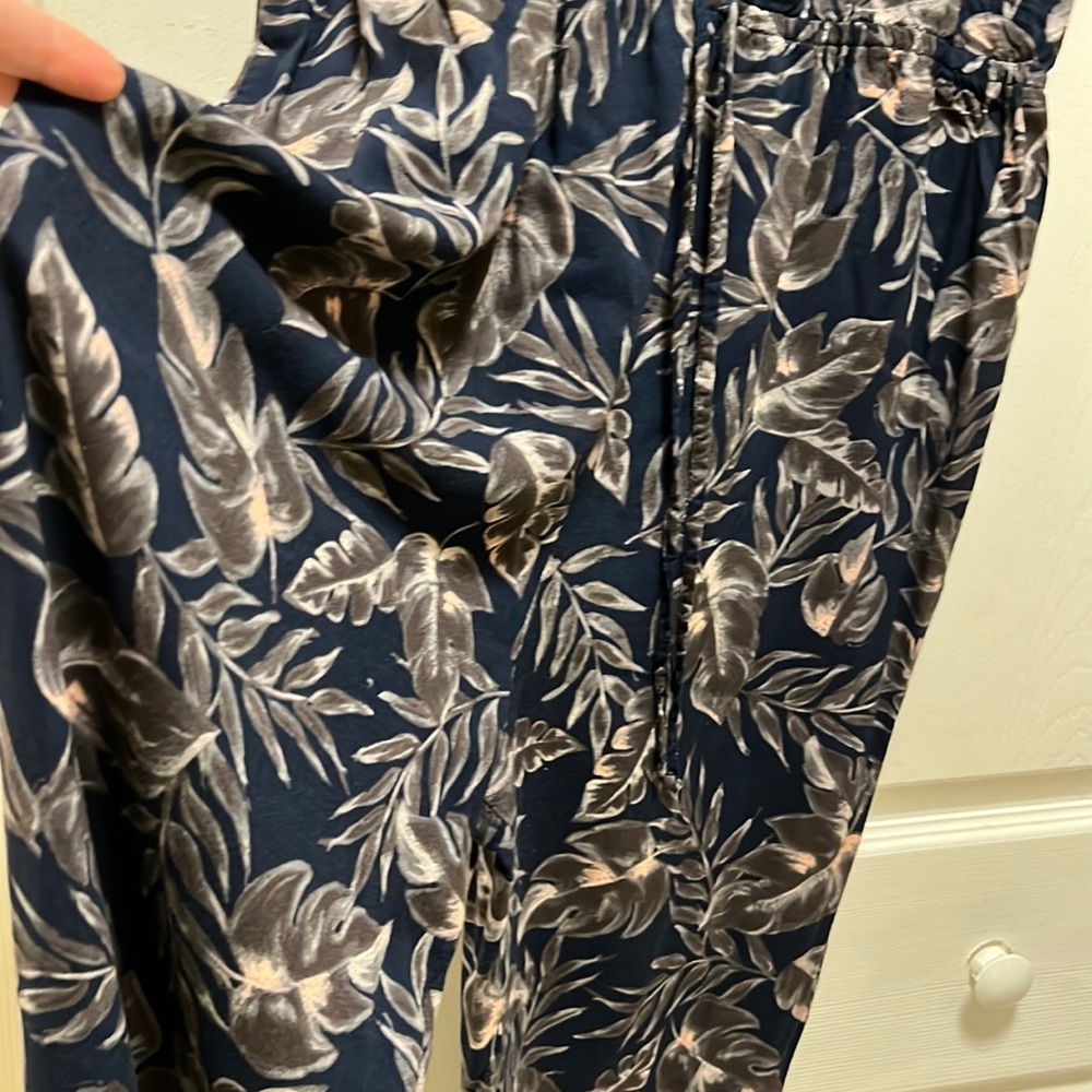 Hollister jumpsuit, only worn once, looks new!